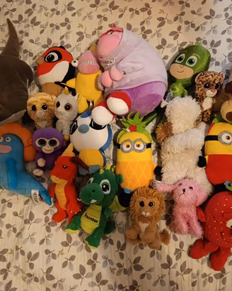 20 peluche assortiti – Disney, Minions e PJ Masks
