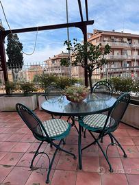 TAVOLO TONDO IN VETRO/FERRO e 4 SEDIE DA GIARDINO