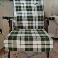 Poltrona legno e tessuto con braccioli