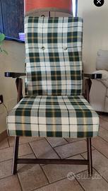 Poltrona legno e tessuto con braccioli