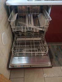 lavastoviglie marca zanussi  accesa una volta xpro