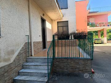Appartamento con Terrazzo e Giardino