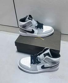 Jordan 1 Mid Light Smoke grigio 45