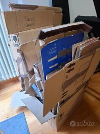 Circa 25-30 scatolone per traslocare.