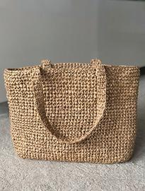 Borsa beige in rafia naturale, tessuta a mano