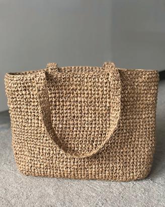 Borsa beige in rafia naturale, tessuta a mano