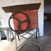 Vecchia sgranatrice mais