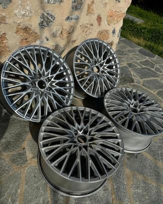 Cerchi originali Alfa Romeo da 18 pollici