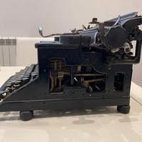 Macchina da scrivere Olivetti