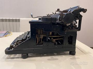 Macchina da scrivere Olivetti