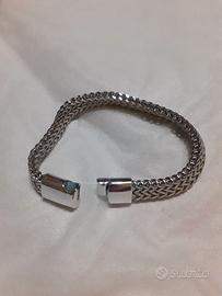 Braccialetto in acciaio
Praticamente mai indossato