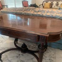 Tavolo in noce, fine 800