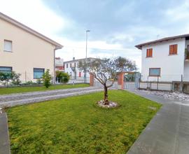 Colloredo di M.A.: appartamento in trifamiliare