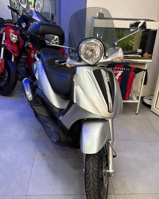 Piaggio Beverly Tourer 300