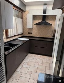 Cucina con piano in okite , senza eletrodomestici