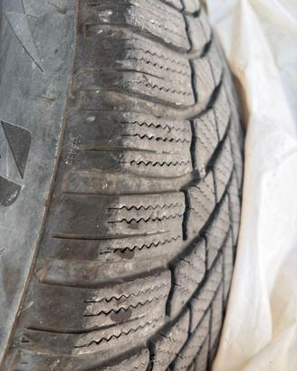 Pneumatici 215/60 R17 96H