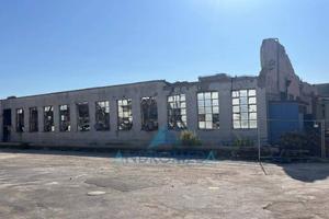 Immobile di 2250 m² con 4 locali a Napoli