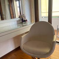 Sedia bianca in pelle