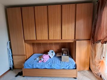 ARMADIO A PONTE CON LETTO 