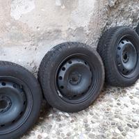 Pneumatici Pirelli Invernali 175/65 R15 cerchi