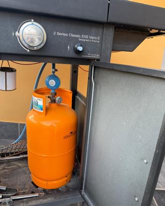 Barbecue Campingaz a GPL con bombola inclusa.