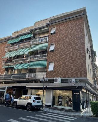 Appartamento di 120 m² con 5 locali e box auto a C