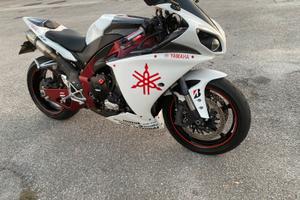 Yamaha R1 big bang 2012