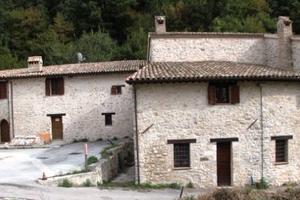 Rustico / Casale di 213 m² con 3 locali a Foligno