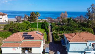 Appartamento in villa piano terra fronte mare