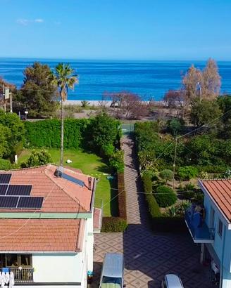 Appartamento in villa piano terra fronte mare