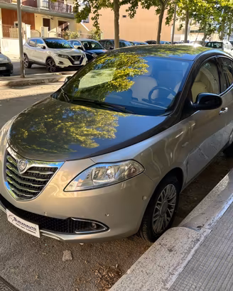 Lancia Ypsilon 1.2 69 CV 5 porte S&S Platinum