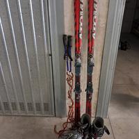 Completo di sci scarponi racchette casco abbinato