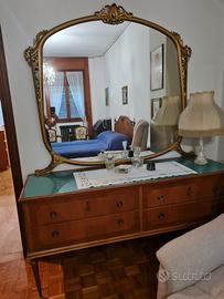 Cassettone vintage con specchiera dorata anni '50