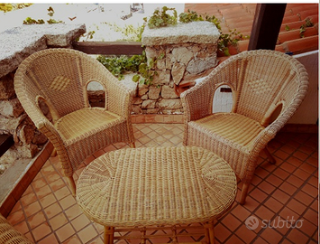 2 Sedie in vimini con tavolino