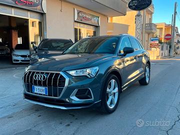 Audi Q3 35 TDI S tronic Business Advanced con fari