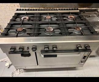 cucina 6 fuochi 🔥🔥 con forno Zanussi 