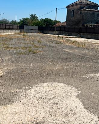 Piazzale uso deposito uscita autostrada