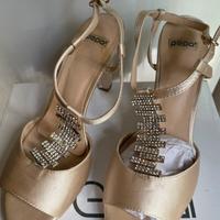 Scarpe eleganti con strass