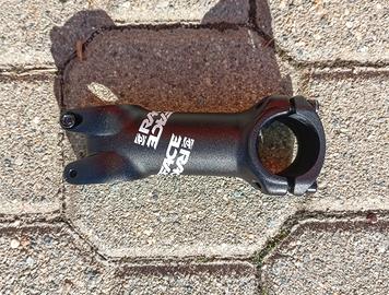 Attacco manubrio Race Face XC 90 mm / 6°