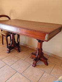 Tavolo fine 800. Antiquariato