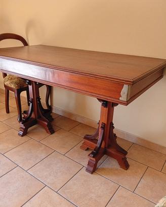Tavolo fine 800. Antiquariato
