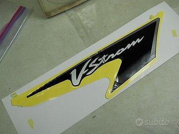 ADESIVO DX V -STROM 07-09 SUZUKI 68685-27G10-DTH