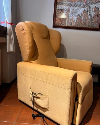 Poltrona alzapersona elettrica