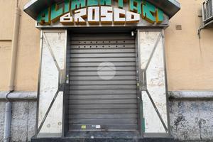 NEGOZIO A NAPOLI