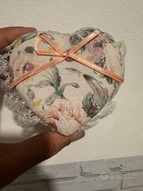 Contenitore gioie forma cuore con pizzo nuovo