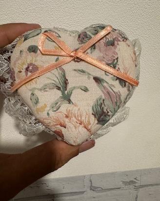 Contenitore gioie forma cuore con pizzo nuovo