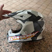 casco motocross oshow in fibra di carbonio