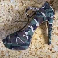 Tacchi sandali militari