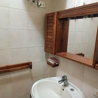 Mobiletto bagno con specchio