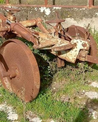 Aratro bivomere Borgatti - da restaurare